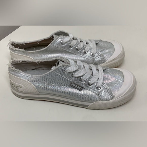Women's 7.5 Rocket Dog Sparkly Metallic Silver Rubber Toe Lace Up Sneakers - Picture 10 of 16